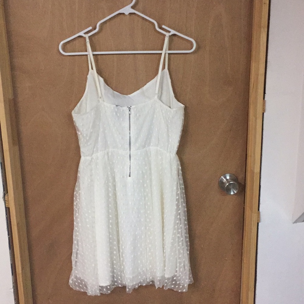 White dress - Picture 4 of 5